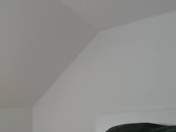 Lillybloom22 Chaturbate stream image from May 16, 2025