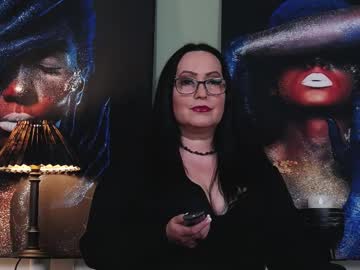 Juliexhot Chaturbate stream image from May 16, 2025