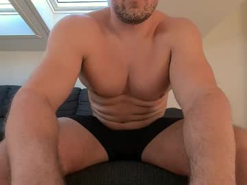 Powerbrate Chaturbate stream image from May 16, 2025