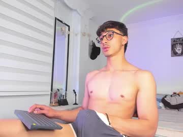 Latinguyxl Chaturbate stream image from May 16, 2025