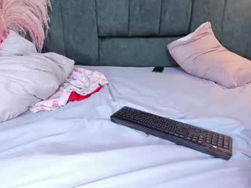 Lunabrian Chaturbate stream image from May 16, 2025
