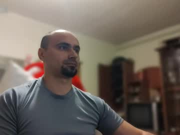 Ziesh Chaturbate stream image from May 16, 2025