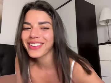 Lauralovexxox Chaturbate stream image from May 16, 2025