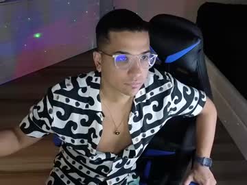 Amzeuss Chaturbate stream image from May 16, 2025