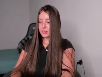 Elizabethliones01 Chaturbate stream image from May 17, 2025
