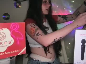 Cinnamonpeaches Chaturbate stream image from May 17, 2025