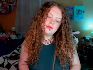 Strwbby Chaturbate stream image from May 17, 2025