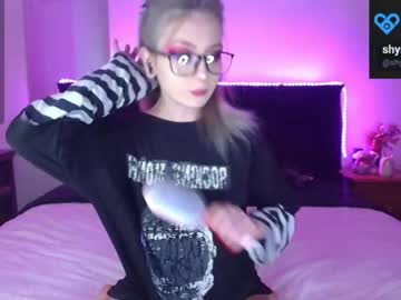 Shysweetrish Chaturbate stream image from May 17, 2025
