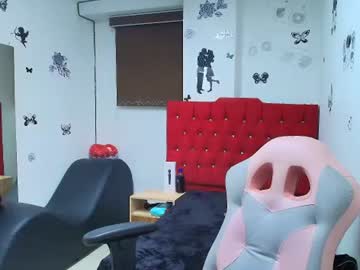 Miahernadez303av Chaturbate stream image from May 17, 2025