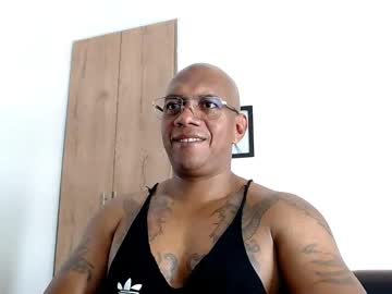 Tom_Miller Chaturbate stream image from May 17, 2025