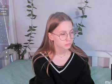 Daisydr3am Chaturbate stream image from May 17, 2025