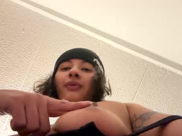 Vandalovee Chaturbate stream image from May 17, 2025
