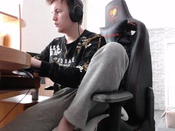 Iliaskrisloveee Chaturbate stream image from May 17, 2025