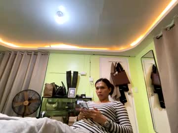 Urlovelyrexy Chaturbate stream image from May 17, 2025