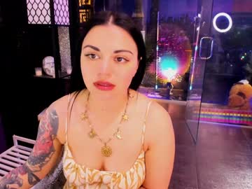 Alma_Pearl Chaturbate stream image from May 17, 2025