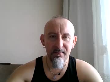Buckwessle Chaturbate stream image from May 17, 2025