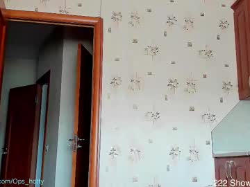 Ops_Hotty Chaturbate stream image from May 17, 2025