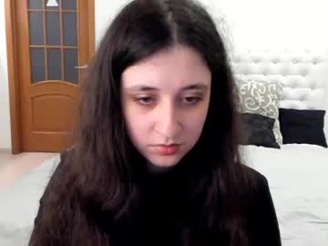 Ginablum Chaturbate stream image from May 17, 2025