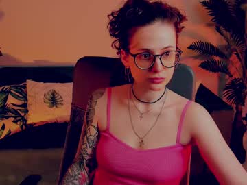 Oliviamcclean Chaturbate stream image from May 17, 2025