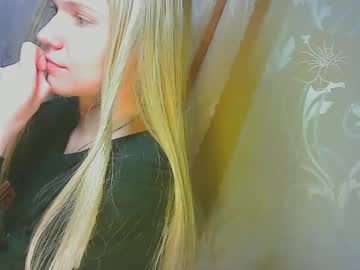 Karolynafox Chaturbate stream image from May 17, 2025