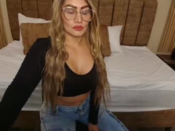 Candyfoxx_ Chaturbate stream image from May 17, 2025