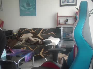 Thihold Chaturbate stream image from May 17, 2025