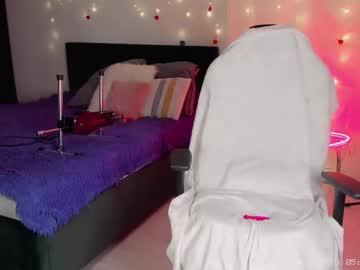 Smurfette77 Chaturbate stream image from May 17, 2025