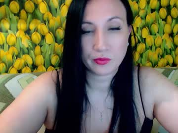 Goldmoonn Chaturbate stream image from May 17, 2025