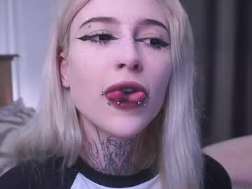 Fraulein_Mooon Chaturbate stream image from May 17, 2025
