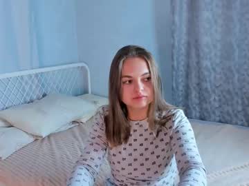 Linnblowe Chaturbate stream image from May 17, 2025