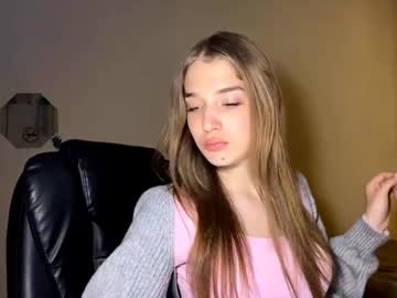 Gwendolynharkey Chaturbate stream image from May 17, 2025