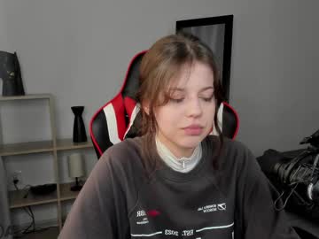 Nellysunrise_1 Chaturbate stream image from May 17, 2025