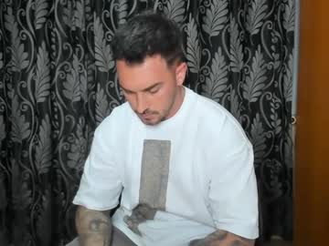 2sexymuscles Chaturbate stream image from May 17, 2025