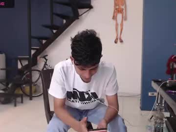 Andressdean Chaturbate stream image from May 17, 2025