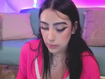Ashlynnlowe Chaturbate stream image from May 17, 2025