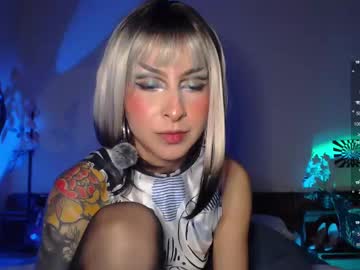 Mooncinna Chaturbate stream image from May 17, 2025