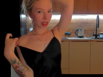 Olivia_Bells Chaturbate stream image from May 17, 2025