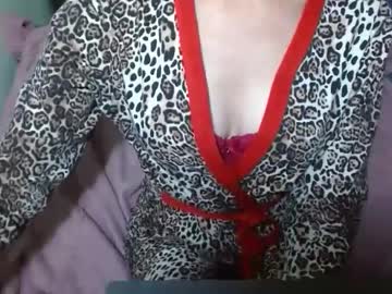Queenoftenderness Chaturbate stream image from May 17, 2025