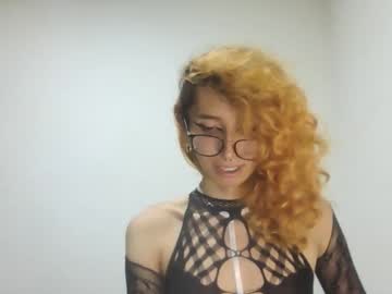 Trixy_Roses Chaturbate stream image from May 17, 2025