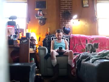 Lukelovesboobs42090 Chaturbate stream image from May 17, 2025