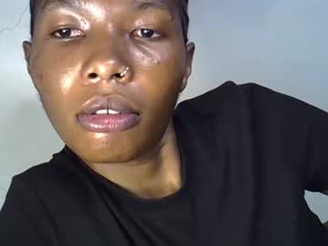 Kendy_Que Chaturbate stream image from May 18, 2025