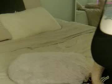 Julimonroe Chaturbate stream image from May 18, 2025