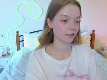 Mimichellee Chaturbate stream image from May 18, 2025