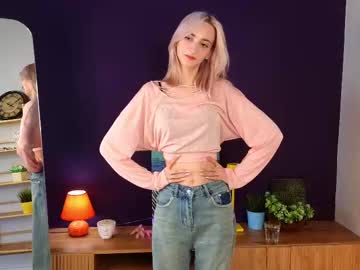 Arlettebrougham Chaturbate stream image from May 18, 2025