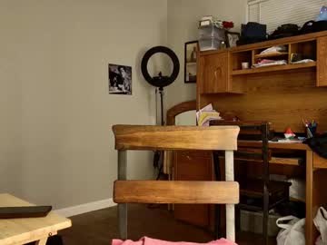 Gemmas_Body Chaturbate stream image from May 18, 2025