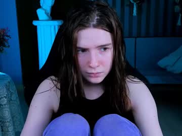 Aliceinredsquare Chaturbate stream image from May 18, 2025