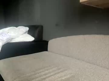 Grly_Boy Chaturbate stream image from May 18, 2025