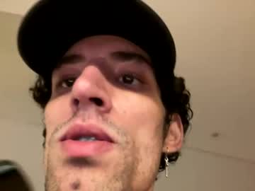 Showteeeth Chaturbate stream image from May 18, 2025