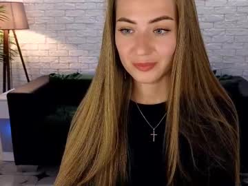 Adelyna_Bird Chaturbate stream image from May 18, 2025