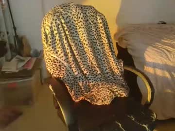 Lilyswear Chaturbate stream image from May 18, 2025